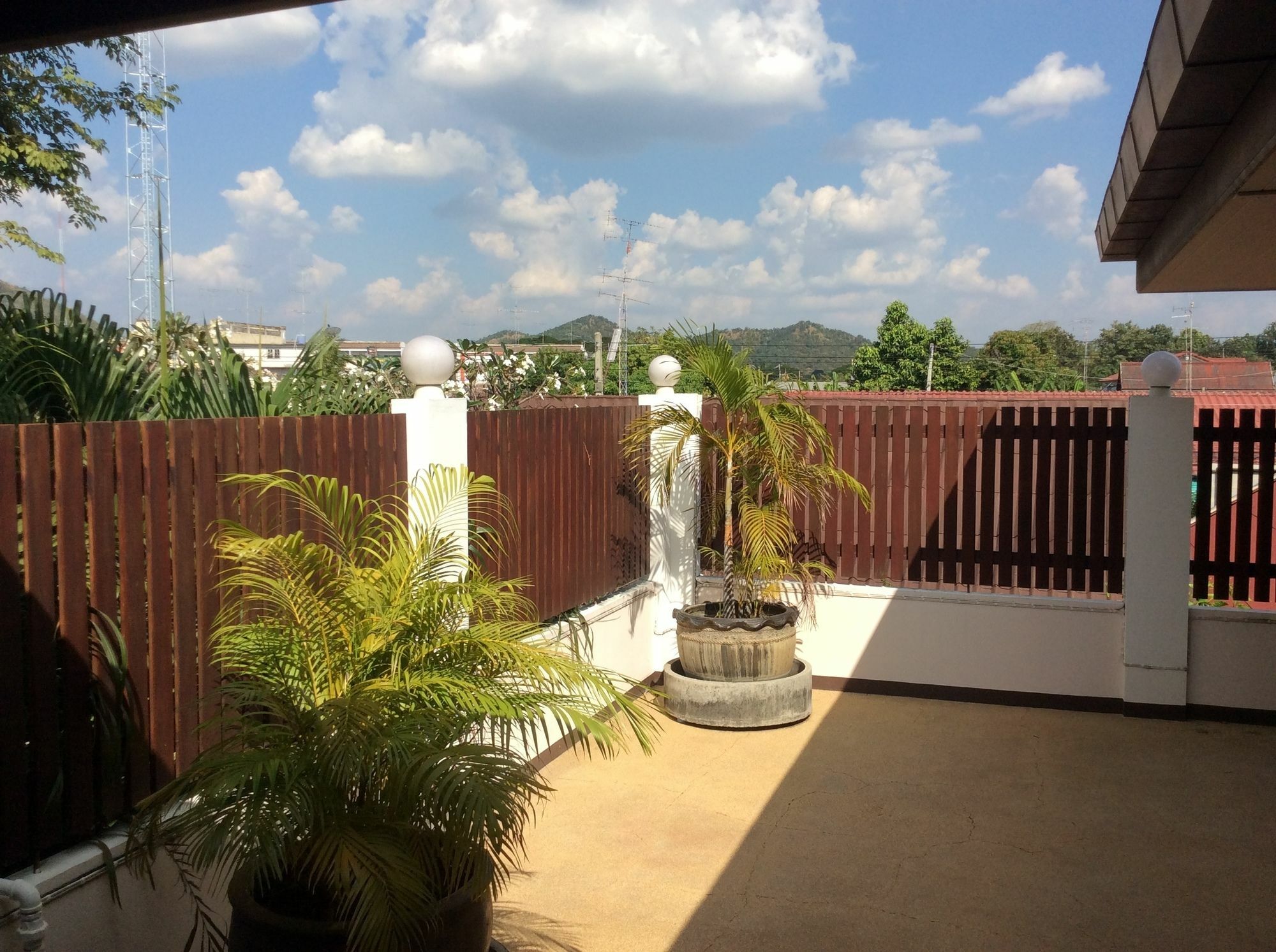 The Nine Guest House Kanchanaburi Exterior foto